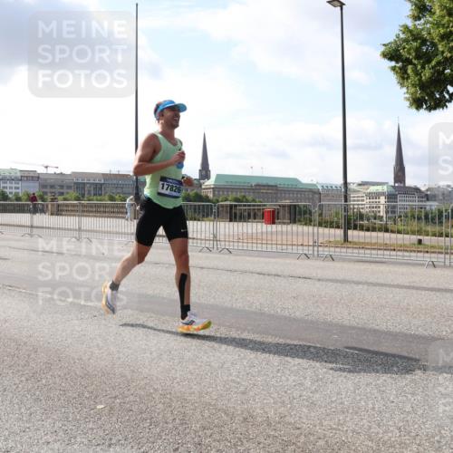 29.06.2025 - hella hamburg halbmarathon Lena Gebhardt http://msf.ph/oto/8289761 29.06.2025 09:46:16 Lombardsbrücke 17826, 1080, 1344, 1889, 1894, 2460, 2525, 3809, 3843, 3955, 4463, 4477, 4812, 5042, 5187, 5550, 6169, 6495, 6878, 7055, 7186, 7534, 7845, 7880, 7901, 8062, 8784, 8864, 8956, 9345, 10270, 10298, 10453, 10484, 10865, 10929, 11199, 11230, 11282, 11833, 12189, 12232, 12681, 12987, 13167, 13252, 13343, 13617, 13686, 13754, 13961, 14167, 14276, 14293, 15115, 15391, 15689, 16065, 16140, 16243, 16507, 16580, 16931, 17213, 17768 meine-sportfotos.de