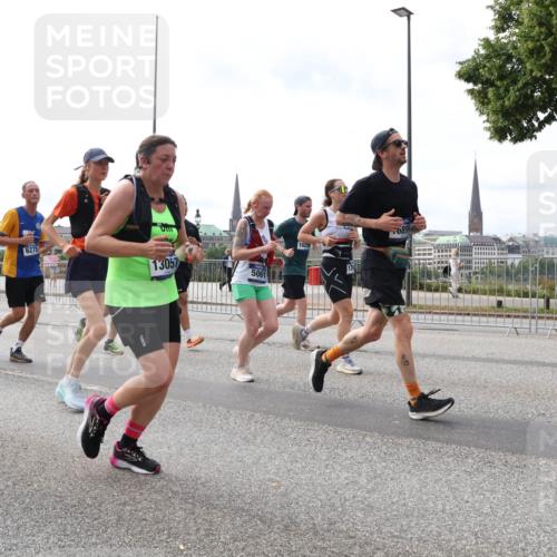 29.06.2025 - hella hamburg halbmarathon Lena Gebhardt http://msf.ph/oto/8289773 29.06.2025 10:21:09 Lombardsbrücke 161, 6275, 13057, 5061, 689, 162, 1028, 1266, 1658, 2101, 2271, 2325, 2383, 2635, 2815, 2834, 2923, 2945, 2956, 2986, 3122, 3161, 3247, 3453, 3781, 3813, 3817, 4082, 4288, 4350, 5041, 5061, 5373, 5395, 5493, 5767, 6275, 6308, 6608, 6844, 7228, 7375, 7522, 7553, 7608, 7781, 8095, 8113, 8724, 8726, 8844, 8940, 9005, 9011, 9100, 9108, 9236, 9501, 9624, 9981, 10050, 10350, 10585, 10602, 11145, 11698, 12175, 12694, 12844, 13057, 13508 meine-sportfotos.de