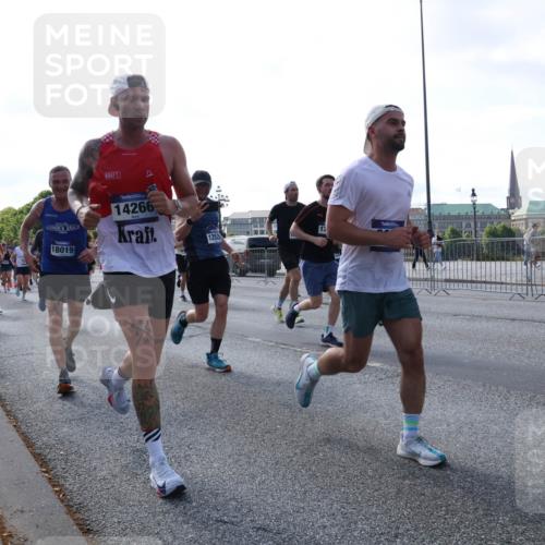 29.06.2025 - hella hamburg halbmarathon Lena Gebhardt http://msf.ph/oto/8289789 29.06.2025 09:58:41 Lombardsbrücke 14266, 17346, 18019, 1252, 13, 1190, 1285, 1410, 1485, 1727, 1815, 1946, 1951, 2029, 2034, 2518, 2656, 2840, 2883, 2907, 3041, 3097, 3334, 3819, 3859, 3952, 4120, 4152, 4167, 4903, 5077, 5084, 5093, 5259, 5378, 5721, 5894, 6272, 6294, 6433, 6592, 6629, 6657, 6759, 6877, 6897, 7082, 7369, 7716, 7732, 7856, 7896, 8068, 8154, 8311, 8322, 8393, 8590, 8639, 8721, 8825, 9012, 9057, 9562, 9655, 9656, 9727, 9770, 10084, 10488 meine-sportfotos.de