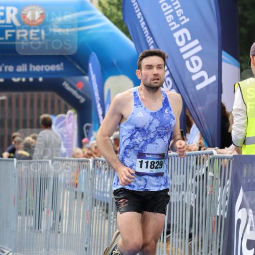 29.06.2025 - hella hamburg halbmarathon Strokosch-Dieckow http://msf.ph/oto/8289795 29.06.2025 10:20:05 Ziel 54, 9255, 11829, 12678 meine-sportfotos.de