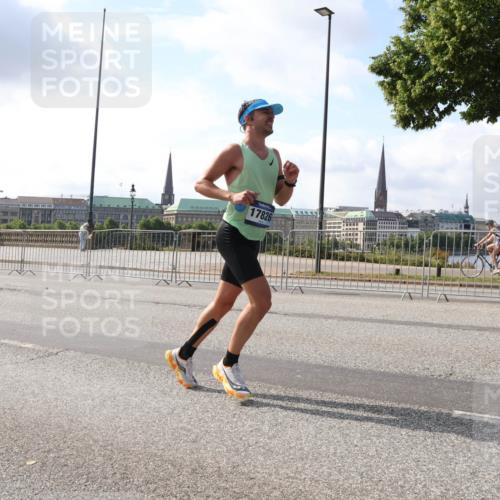 29.06.2025 - hella hamburg halbmarathon Lena Gebhardt http://msf.ph/oto/8289827 29.06.2025 09:46:17 Lombardsbrücke 13617, 17826, 1080, 1344, 1889, 1894, 2460, 2525, 3809, 3843, 3955, 4463, 4477, 4812, 5042, 5187, 6169, 6495, 6878, 7055, 7186, 7534, 7845, 7880, 7901, 8062, 8784, 8864, 8956, 9345, 10270, 10298, 10453, 10484, 10865, 10929, 11199, 11230, 11282, 11833, 12189, 12232, 12681, 12987, 13167, 13252, 13343, 13617, 13686, 13754, 13961, 14167, 14276, 14293, 15115, 15391, 15689, 15902, 16065, 16140, 16243, 16507, 16580, 16931, 17213, 17768 meine-sportfotos.de