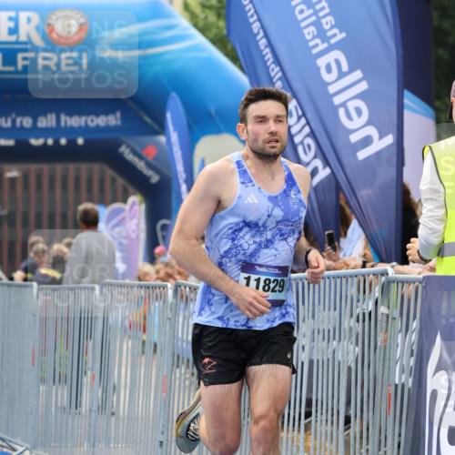 29.06.2025 - hella hamburg halbmarathon Strokosch-Dieckow http://msf.ph/oto/8289846 29.06.2025 10:20:04 Ziel 9255, 11829, 18848 meine-sportfotos.de