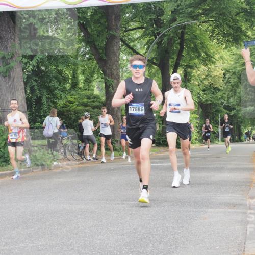 29.06.2025 - hella hamburg halbmarathon KatJ http://msf.ph/oto/8289865 29.06.2025 10:12:35 Zwischen KM18-KM19  meine-sportfotos.de