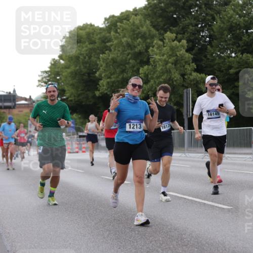 29.06.2025 - hella hamburg halbmarathon Jannik Wohlers http://msf.ph/oto/8289902 29.06.2025 10:04:08 Lombardsbrücke 1213, 1347, 1377, 1674, 2011, 2852, 3994, 4146, 4293, 5354, 5365, 5869, 6311, 8217, 9489, 10213, 10709, 10834, 10962, 12924, 12998, 13625, 14436, 14917, 16128, 16145, 16753, 16989, 17113, 17434, 17569, 17685, 17686, 17763, 18098, 18520, 18525 meine-sportfotos.de