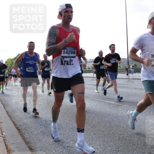 29.06.2025 - hella hamburg halbmarathon Lena Gebhardt http://msf.ph/oto/8289908 29.06.2025 09:58:41 Lombardsbrücke 18019, 17346, 1847, 1727, 14266, 526, 1572, 13465, 6877, 1190, 1285, 1410, 1485, 1727, 1815, 1946, 1951, 2029, 2034, 2518, 2656, 2840, 2883, 2907, 3041, 3097, 3334, 3819, 3859, 3952, 4120, 4152, 4167, 4903, 5077, 5084, 5093, 5259, 5378, 5721, 5894, 6272, 6294, 6433, 6592, 6629, 6657, 6759, 6877, 6897, 7082, 7369, 7716, 7732, 7856, 7896, 8068, 8154, 8311, 8322, 8393, 8590, 8639, 8721, 8825, 9012, 9057, 9562, 9655, 9656, 9727, 9770, 10084, 10488 meine-sportfotos.de
