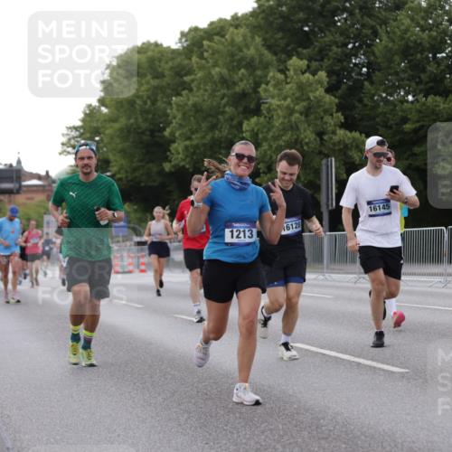 29.06.2025 - hella hamburg halbmarathon Jannik Wohlers http://msf.ph/oto/8289920 29.06.2025 10:04:08 Lombardsbrücke 1213, 1347, 1377, 1674, 2011, 2852, 3994, 4146, 4293, 5354, 5365, 5869, 6311, 8217, 9489, 10213, 10709, 10834, 10962, 12924, 12998, 13625, 14436, 14917, 16128, 16145, 16753, 16989, 17113, 17434, 17569, 17685, 17686, 17763, 18098, 18520, 18525 meine-sportfotos.de