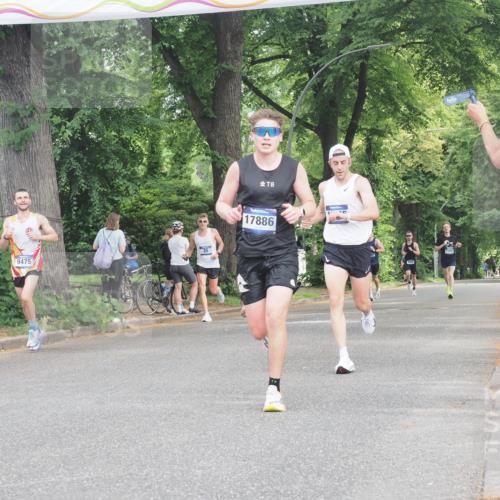 29.06.2025 - hella hamburg halbmarathon KatJ http://msf.ph/oto/8289923 29.06.2025 10:12:36 Zwischen KM18-KM19  meine-sportfotos.de