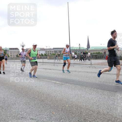 29.06.2025 - hella hamburg halbmarathon Lena Gebhardt http://msf.ph/oto/8289937 29.06.2025 10:46:40 Lombardsbrücke 1073, 1286, 1363, 1371, 1375, 1429, 1465, 1532, 1608, 1720, 1837, 1999, 2162, 2211, 2320, 2500, 2697, 2981, 3277, 3406, 3407, 3469, 3734, 3823, 4119, 4202, 4296, 4342, 4355, 4448, 4604, 5697, 5700, 5854, 5953, 6068, 6124, 6161, 6740, 7303, 7364, 7368, 7374, 7412, 7767, 7827, 7960, 7983, 8047, 8477, 8486, 8551, 8553, 8700, 9129, 9337, 9691, 10153, 10230, 11361, 11910, 12298, 12333, 12507, 12522, 13969, 14261, 15852, 16882, 16987 meine-sportfotos.de