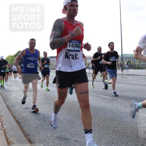29.06.2025 - hella hamburg halbmarathon Lena Gebhardt http://msf.ph/oto/8289948 29.06.2025 09:58:42 Lombardsbrücke 158, 18019, 1727, 17348, 470, 14266, 157, 13465, 6877, 1190, 1285, 1410, 1485, 1727, 1815, 1946, 1951, 2029, 2034, 2518, 2656, 2840, 2883, 2907, 3041, 3097, 3334, 3819, 3859, 3952, 4120, 4152, 4167, 4903, 5077, 5084, 5093, 5259, 5378, 5721, 5894, 6272, 6294, 6433, 6592, 6629, 6657, 6759, 6877, 6897, 7082, 7369, 7716, 7732, 7856, 7896, 8068, 8154, 8311, 8322, 8393, 8590, 8639, 8721, 8825, 9012, 9057, 9562, 9655, 9656, 9727, 9770, 10084, 10488 meine-sportfotos.de