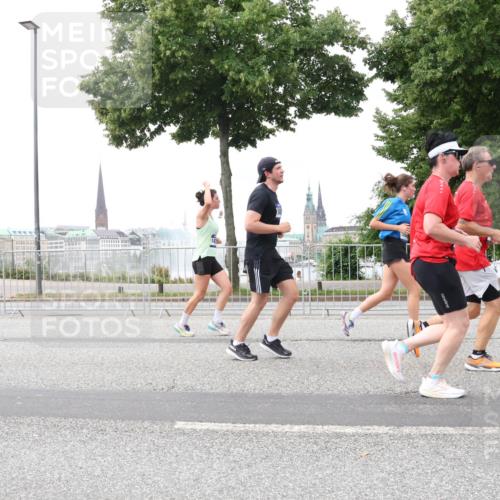 29.06.2025 - hella hamburg halbmarathon Lena Gebhardt http://msf.ph/oto/8289955 29.06.2025 10:55:42 Lombardsbrücke 14, 1616, 1873, 1917, 2793, 3101, 3115, 3157, 3244, 3577, 4265, 4470, 4628, 4896, 5040, 5220, 5222, 5483, 5487, 5575, 6055, 6056, 6113, 6257, 6594, 7516, 7548, 7680, 7969, 8110, 8527, 8532, 8533, 8626, 8648, 9548, 9614, 9618, 9857, 9858, 9861, 9865, 9956, 10094, 10436, 10438, 10449, 10559, 10593, 10885, 11109, 11903, 11962, 11963, 12695, 12902, 13098, 13230, 14727, 15152, 15160, 16385 meine-sportfotos.de