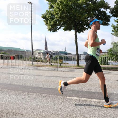 29.06.2025 - hella hamburg halbmarathon Lena Gebhardt http://msf.ph/oto/8289962 29.06.2025 09:46:17 Lombardsbrücke 178, 1080, 1344, 1889, 1894, 2460, 2525, 3809, 3843, 3955, 4463, 4477, 4812, 5042, 5187, 6169, 6495, 6878, 7055, 7186, 7534, 7845, 7880, 7901, 8062, 8784, 8864, 8956, 9345, 10270, 10298, 10453, 10484, 10865, 10929, 11199, 11230, 11282, 11833, 12189, 12232, 12681, 12987, 13167, 13252, 13343, 13617, 13686, 13754, 13961, 14167, 14276, 14293, 15115, 15391, 15689, 15902, 16065, 16140, 16243, 16507, 16580, 16931, 17213, 17768 meine-sportfotos.de