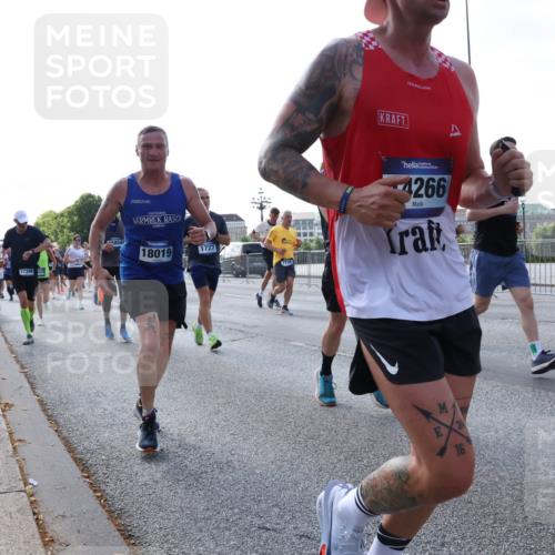 29.06.2025 - hella hamburg halbmarathon Lena Gebhardt http://msf.ph/oto/8289979 29.06.2025 09:58:42 Lombardsbrücke 17346, 470, 15854, 18019, 1727, 7716, 4266, 1190, 1285, 1410, 1485, 1727, 1815, 1946, 1951, 2029, 2034, 2518, 2656, 2840, 2883, 2907, 3041, 3097, 3334, 3819, 3859, 3952, 4120, 4152, 4167, 4903, 5077, 5084, 5093, 5259, 5378, 5721, 5894, 6272, 6294, 6433, 6592, 6629, 6657, 6759, 6877, 6897, 7082, 7369, 7716, 7732, 7856, 7896, 8068, 8154, 8311, 8322, 8393, 8590, 8639, 8721, 8825, 9012, 9057, 9562, 9655, 9656, 9727, 9770, 10084, 10488 meine-sportfotos.de