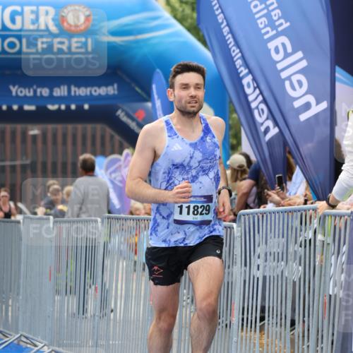 29.06.2025 - hella hamburg halbmarathon Strokosch-Dieckow http://msf.ph/oto/8289987 29.06.2025 10:20:04 Ziel 9255, 11829, 18848 meine-sportfotos.de