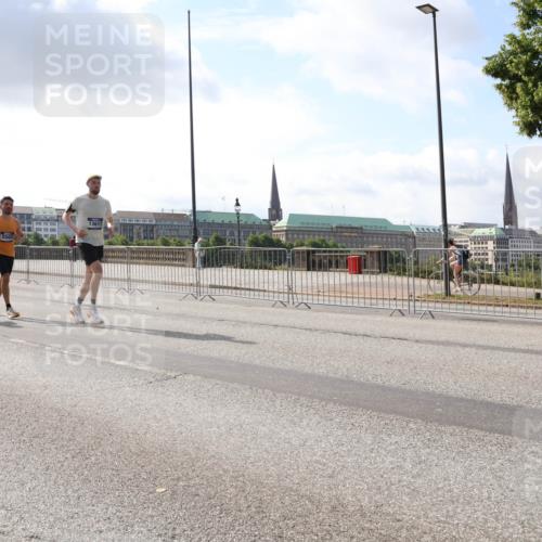 29.06.2025 - hella hamburg halbmarathon Lena Gebhardt http://msf.ph/oto/8289997 29.06.2025 09:46:18 Lombardsbrücke 8784, 13617, 1080, 1344, 1889, 1894, 2460, 2525, 3809, 3843, 3955, 4463, 4477, 4812, 5042, 6169, 6495, 6878, 7055, 7186, 7534, 7845, 7880, 7901, 8062, 8784, 8864, 8956, 9345, 10270, 10298, 10453, 10484, 10865, 10929, 11199, 11230, 11282, 11833, 12189, 12681, 12987, 13167, 13252, 13343, 13617, 13686, 13754, 13961, 14167, 14276, 14293, 15115, 15391, 15689, 15902, 16065, 16140, 16243, 16507, 16580, 16931, 17213, 17768 meine-sportfotos.de