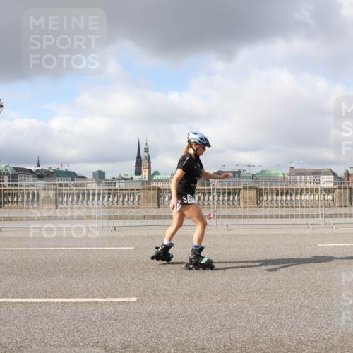 29.06.2025 - hella hamburg halbmarathon Lena Gebhardt http://msf.ph/oto/8290001 29.06.2025 09:05:48 Lombardsbrücke  meine-sportfotos.de