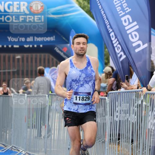 29.06.2025 - hella hamburg halbmarathon Strokosch-Dieckow http://msf.ph/oto/8290017 29.06.2025 10:20:04 Ziel 9255, 11829, 18848 meine-sportfotos.de