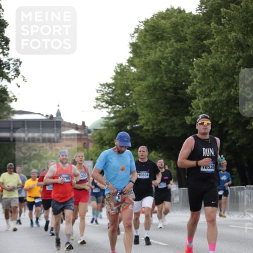 29.06.2025 - hella hamburg halbmarathon Jannik Wohlers http://msf.ph/oto/8290020 29.06.2025 10:04:11 Lombardsbrücke 1213, 1347, 1377, 1674, 2011, 2852, 3994, 4146, 4293, 5869, 6311, 9489, 10100, 10213, 10709, 10834, 10962, 12924, 13533, 13625, 15532, 16128, 16145, 16753, 16989, 16995, 17113, 17434, 17540, 17569, 17685, 17686, 17763, 18098, 18520, 18525 meine-sportfotos.de