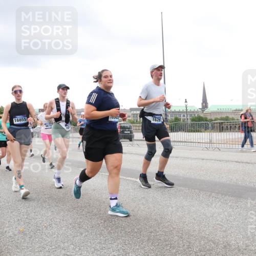29.06.2025 - hella hamburg halbmarathon Lena Gebhardt http://msf.ph/oto/8290026 29.06.2025 10:55:43 Lombardsbrücke 3115, 16855, 9618, 10305, 16261, 10, 1616, 1873, 1917, 2793, 3101, 3115, 3157, 3244, 3577, 4265, 4470, 4473, 4628, 4896, 5040, 5220, 5222, 5306, 5483, 5487, 5575, 6055, 6056, 6113, 6257, 6594, 7516, 7548, 7680, 7969, 8110, 8527, 8532, 8533, 8626, 8648, 9548, 9614, 9618, 9857, 9858, 9861, 9865, 9956, 10094, 10436, 10438, 10449, 10559, 10593, 10885, 11109, 11903, 11962, 11963, 12695, 12902, 13098, 13230, 14727, 15152, 15160, 16385 meine-sportfotos.de