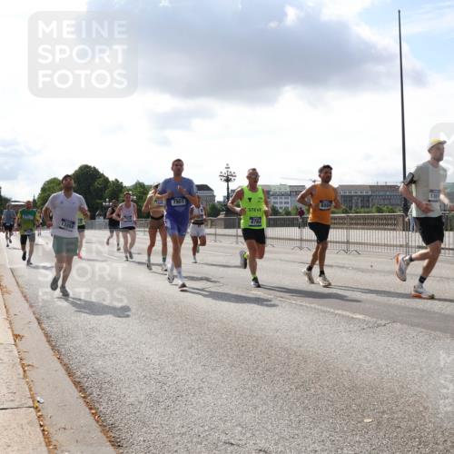 29.06.2025 - hella hamburg halbmarathon Lena Gebhardt http://msf.ph/oto/8290067 29.06.2025 09:46:18 Lombardsbrücke 13252, 7901, 8784, 8864, 1361, 1080, 1344, 1889, 1894, 2460, 2525, 3809, 3843, 3955, 4463, 4477, 4812, 5042, 6169, 6495, 6878, 7055, 7186, 7534, 7845, 7880, 7901, 8062, 8784, 8864, 8956, 9345, 10270, 10298, 10453, 10484, 10865, 10929, 11199, 11230, 11282, 11833, 12189, 12681, 12987, 13167, 13252, 13343, 13617, 13686, 13754, 13961, 14167, 14276, 14293, 15115, 15391, 15689, 15902, 16065, 16140, 16243, 16507, 16580, 16931, 17213, 17768 meine-sportfotos.de