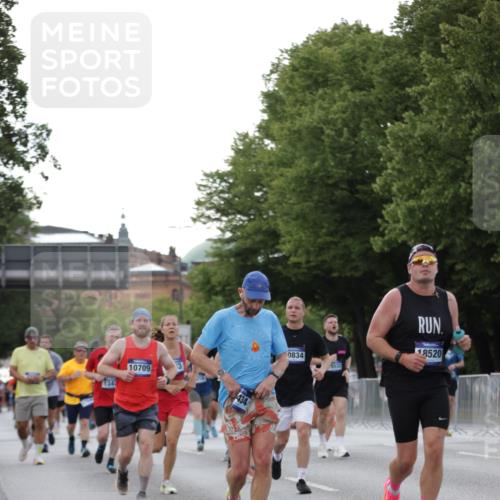 29.06.2025 - hella hamburg halbmarathon Jannik Wohlers http://msf.ph/oto/8290091 29.06.2025 10:04:11 Lombardsbrücke 1213, 1347, 1377, 1674, 2011, 2852, 3994, 4146, 4293, 5869, 6311, 9489, 10100, 10213, 10709, 10834, 10962, 12924, 13533, 13625, 15532, 16128, 16145, 16753, 16989, 16995, 17113, 17434, 17540, 17569, 17685, 17686, 17763, 18098, 18520, 18525 meine-sportfotos.de