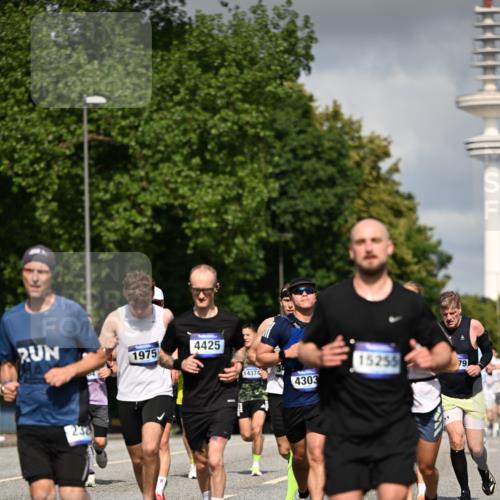29.06.2025 - hella hamburg halbmarathon Dr. Thomas Lammeyer http://msf.ph/oto/8290097 29.06.2025 09:53:25 Kennedybrücke 1343, 1445, 1615, 1800, 1975, 2324, 2573, 2949, 3282, 3431, 3530, 4303, 4425, 5248, 5889, 6123, 6682, 7495, 7796, 8370, 8629, 8925, 9264, 9265, 9294, 9296, 9979, 10894, 10930 meine-sportfotos.de