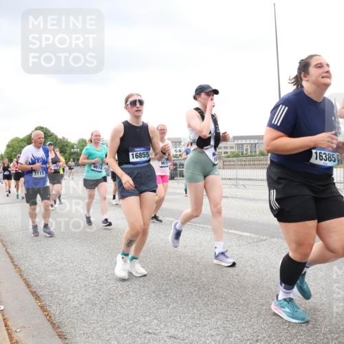 29.06.2025 - hella hamburg halbmarathon Lena Gebhardt http://msf.ph/oto/8290099 29.06.2025 10:55:43 Lombardsbrücke 9614, 3115, 16855, 9618, 16385, 1626, 1616, 1873, 1917, 2793, 3101, 3115, 3157, 3244, 3577, 4265, 4470, 4473, 4628, 4896, 5040, 5220, 5222, 5306, 5483, 5487, 5575, 6055, 6056, 6113, 6257, 6594, 7516, 7548, 7680, 7969, 8110, 8527, 8532, 8533, 8626, 8648, 9548, 9614, 9618, 9857, 9858, 9861, 9865, 9956, 10094, 10436, 10438, 10449, 10559, 10593, 10885, 11109, 11903, 11962, 11963, 12695, 12902, 13098, 13230, 14727, 15152, 15160, 16385 meine-sportfotos.de