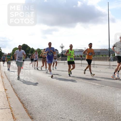 29.06.2025 - hella hamburg halbmarathon Lena Gebhardt http://msf.ph/oto/8290115 29.06.2025 09:46:18 Lombardsbrücke 13252, 7901, 8784, 1361, 1080, 1344, 1889, 1894, 2460, 2525, 3809, 3843, 3955, 4463, 4477, 4812, 5042, 6169, 6495, 6878, 7055, 7186, 7534, 7845, 7880, 7901, 8062, 8784, 8864, 8956, 9345, 10270, 10298, 10453, 10484, 10865, 10929, 11199, 11230, 11282, 11833, 12189, 12681, 12987, 13167, 13252, 13343, 13617, 13686, 13754, 13961, 14167, 14276, 14293, 15115, 15391, 15689, 15902, 16065, 16140, 16243, 16507, 16580, 16931, 17213, 17768 meine-sportfotos.de