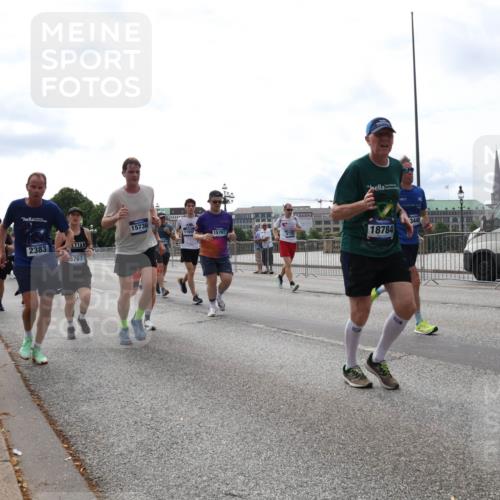29.06.2025 - hella hamburg halbmarathon Lena Gebhardt http://msf.ph/oto/8290128 29.06.2025 10:21:11 Lombardsbrücke 15736, 11698, 2383, 5767, 15767, 18784, 3448, 1028, 1266, 1401, 1658, 2101, 2271, 2325, 2383, 2635, 2815, 2923, 2945, 2956, 2986, 3122, 3161, 3247, 3453, 3813, 3817, 4082, 4350, 4786, 5041, 5061, 5373, 5395, 5493, 5767, 6275, 6308, 6608, 6844, 7228, 7375, 7522, 7553, 7608, 7781, 8095, 8113, 8724, 8726, 8844, 8940, 9005, 9011, 9100, 9108, 9236, 9501, 9624, 9981, 10050, 10350, 10585, 10602, 11145, 11698, 12175, 12694, 12844, 13057, 13508 meine-sportfotos.de