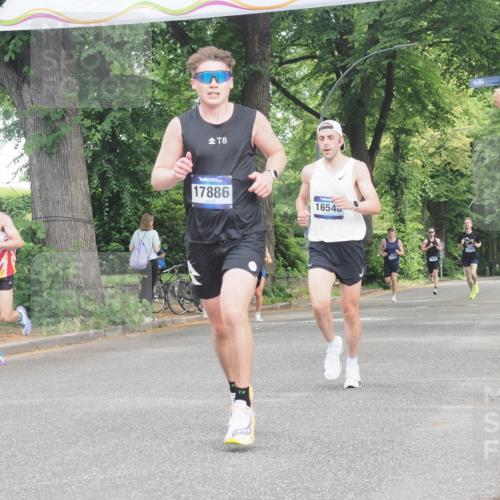 29.06.2025 - hella hamburg halbmarathon KatJ http://msf.ph/oto/8290139 29.06.2025 10:12:36 Zwischen KM18-KM19  meine-sportfotos.de