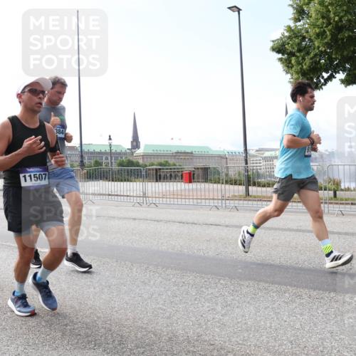 29.06.2025 - hella hamburg halbmarathon Lena Gebhardt http://msf.ph/oto/8290159 29.06.2025 10:11:50 Lombardsbrücke 1328, 1531, 1866, 1992, 3363, 4227, 5379, 5605, 7571, 8115, 8807, 8810, 9191, 9428, 10042, 10372, 10409, 10428, 11321, 11507, 11525, 11537, 11581, 11755, 11917, 12473, 13171, 13177, 13203, 13542, 13939, 13958, 14008, 14196, 14384, 15137, 15797, 15945, 16976, 17080, 17638, 17774, 17866, 18261, 18278, 18382, 18395, 18655, 19172 meine-sportfotos.de