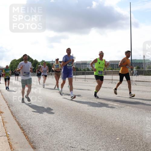 29.06.2025 - hella hamburg halbmarathon Lena Gebhardt http://msf.ph/oto/8290204 29.06.2025 09:46:19 Lombardsbrücke 7901, 16065, 7534, 8784, 13252, 1361, 1080, 1344, 1889, 1894, 2460, 2525, 3809, 3843, 3955, 4463, 4477, 4812, 5042, 6169, 6495, 6878, 7055, 7186, 7534, 7845, 7880, 7901, 8062, 8784, 8864, 8956, 9345, 10270, 10298, 10453, 10484, 10865, 10929, 11199, 11230, 11282, 11304, 11661, 11833, 12189, 12681, 12987, 13167, 13252, 13617, 13686, 13754, 13961, 14167, 14276, 14293, 15115, 15391, 15689, 15902, 16065, 16140, 16243, 16507, 16580, 16811, 16931, 17213, 17768 meine-sportfotos.de