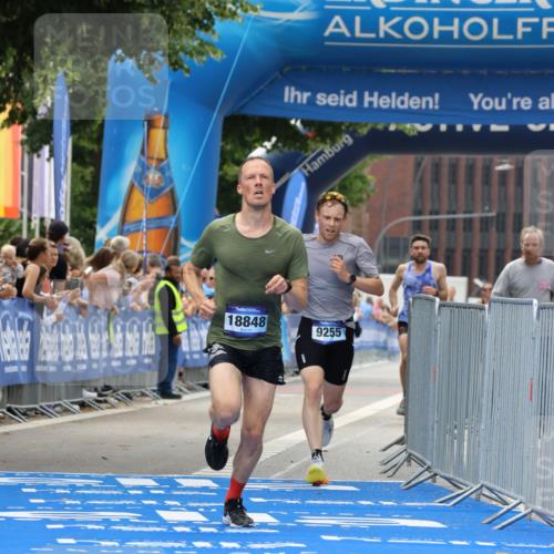29.06.2025 - hella hamburg halbmarathon Strokosch-Dieckow http://msf.ph/oto/8290225 29.06.2025 10:19:56 Ziel 9255, 14188, 18848 meine-sportfotos.de