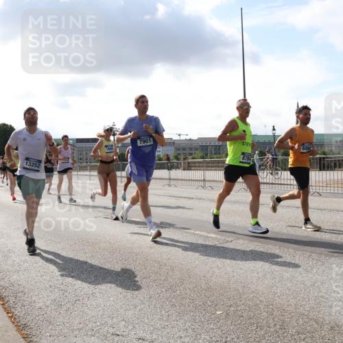 29.06.2025 - hella hamburg halbmarathon Lena Gebhardt http://msf.ph/oto/8290275 29.06.2025 09:46:19 Lombardsbrücke 13252, 16065, 7901, 8864, 8784, 1080, 1344, 1889, 1894, 2460, 2525, 3809, 3843, 3955, 4463, 4477, 4812, 5042, 6169, 6495, 6878, 7055, 7186, 7534, 7845, 7880, 7901, 8062, 8784, 8864, 8956, 9345, 10270, 10298, 10453, 10484, 10865, 10929, 11199, 11230, 11282, 11304, 11661, 11833, 12189, 12681, 12987, 13167, 13252, 13617, 13686, 13754, 13961, 14167, 14276, 14293, 15115, 15391, 15689, 15902, 16065, 16140, 16243, 16507, 16580, 16811, 16931, 17213, 17768 meine-sportfotos.de