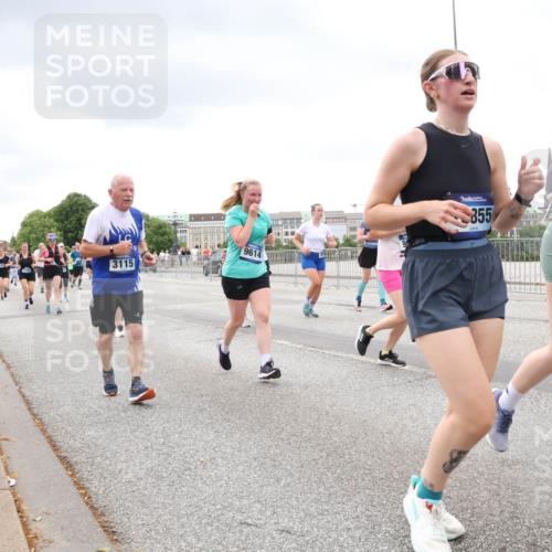 29.06.2025 - hella hamburg halbmarathon Lena Gebhardt http://msf.ph/oto/8290292 29.06.2025 10:55:44 Lombardsbrücke 3115, 9614, 855, 1616, 1873, 1917, 2793, 3101, 3115, 3157, 3244, 3268, 3577, 4265, 4470, 4473, 4628, 4896, 5040, 5220, 5222, 5306, 5483, 5487, 5575, 5994, 6055, 6056, 6113, 6257, 6594, 7516, 7548, 7680, 7969, 8110, 8527, 8532, 8533, 8626, 8648, 9548, 9614, 9618, 9857, 9858, 9861, 9865, 9956, 10094, 10436, 10438, 10449, 10559, 10593, 10640, 10885, 11109, 11903, 11962, 11963, 12695, 12902, 13230, 14727, 15152, 16385 meine-sportfotos.de