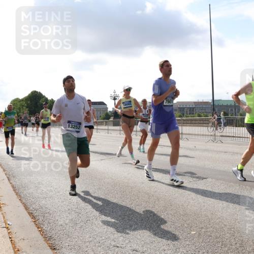 29.06.2025 - hella hamburg halbmarathon Lena Gebhardt http://msf.ph/oto/8290296 29.06.2025 09:46:19 Lombardsbrücke 18422, 16140, 13252, 16065, 16931, 7901, 8784, 1080, 1344, 1889, 1894, 2460, 2525, 3809, 3843, 3955, 4463, 4477, 4812, 5042, 6169, 6495, 6878, 7055, 7186, 7534, 7845, 7880, 7901, 8062, 8784, 8864, 8956, 9345, 10270, 10298, 10453, 10484, 10865, 10929, 11199, 11230, 11282, 11304, 11661, 11833, 12189, 12681, 12987, 13167, 13252, 13617, 13686, 13754, 13961, 14167, 14276, 14293, 15115, 15391, 15689, 15902, 16065, 16140, 16243, 16507, 16580, 16811, 16931, 17213, 17768 meine-sportfotos.de