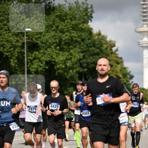 29.06.2025 - hella hamburg halbmarathon Dr. Thomas Lammeyer http://msf.ph/oto/8290297 29.06.2025 09:53:26 Kennedybrücke 1343, 1445, 1615, 1800, 1803, 1975, 2324, 2573, 2949, 3282, 3431, 3530, 4303, 4425, 4528, 5248, 5889, 6123, 6682, 7495, 7796, 8370, 8629, 8925, 9264, 9265, 9294, 9296, 9979, 10894, 10930 meine-sportfotos.de