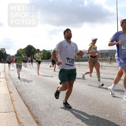 29.06.2025 - hella hamburg halbmarathon Lena Gebhardt http://msf.ph/oto/8290313 29.06.2025 09:46:20 Lombardsbrücke 18422, 13252, 1606, 7901, 1080, 1344, 1889, 1894, 2460, 2525, 3809, 3843, 3955, 4463, 4477, 4812, 5042, 6169, 6495, 7055, 7186, 7534, 7845, 7880, 7901, 8062, 8784, 8864, 8956, 9345, 10298, 10453, 10865, 10929, 11199, 11230, 11282, 11304, 11661, 11833, 12189, 12681, 12987, 13167, 13252, 13617, 13754, 13961, 14167, 14276, 14293, 15115, 15391, 15689, 15902, 16065, 16140, 16243, 16507, 16580, 16811, 16931, 16957, 17213, 17768 meine-sportfotos.de