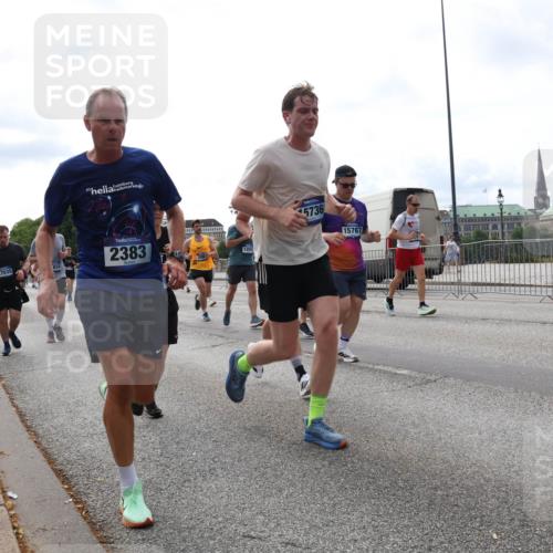 29.06.2025 - hella hamburg halbmarathon Lena Gebhardt http://msf.ph/oto/8290317 29.06.2025 10:21:12 Lombardsbrücke 17035, 2383, 5736, 15767, 1028, 1266, 1401, 1658, 2271, 2383, 2635, 2815, 2923, 2945, 2956, 2986, 3122, 3161, 3247, 3453, 3813, 3817, 4082, 4350, 4786, 5041, 5061, 5373, 5395, 5493, 5767, 6103, 6275, 6308, 6608, 6844, 7228, 7375, 7522, 7553, 7608, 7781, 8095, 8113, 8724, 8726, 8844, 8940, 9005, 9011, 9100, 9108, 9236, 9501, 9624, 9981, 10050, 10350, 10374, 10585, 10602, 11145, 11698, 12175, 12694, 12844, 13057, 13508 meine-sportfotos.de