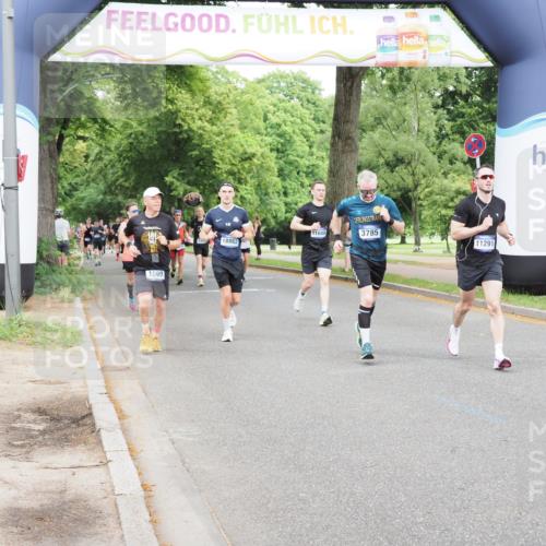 29.06.2025 - hella hamburg halbmarathon MichiJ http://msf.ph/oto/8290330 29.06.2025 10:33:27 Zwischen KM18-KM19 1424, 1569, 3785, 4270, 4997, 7709, 9159, 9585, 11291, 12643, 15651 meine-sportfotos.de