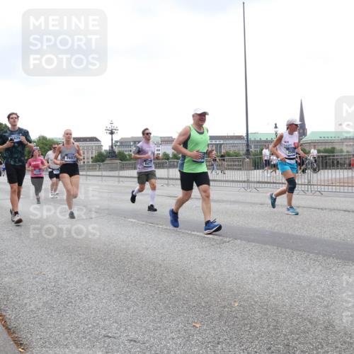 29.06.2025 - hella hamburg halbmarathon Lena Gebhardt http://msf.ph/oto/8290343 29.06.2025 10:46:41 Lombardsbrücke 1073, 1286, 1363, 1371, 1375, 1429, 1465, 1608, 1720, 1837, 1999, 2162, 2211, 2320, 2500, 2556, 2697, 2981, 3277, 3406, 3407, 3469, 3734, 3823, 4119, 4202, 4296, 4342, 4355, 4448, 4604, 5697, 5700, 5796, 5854, 5953, 6068, 6124, 6161, 6740, 7303, 7364, 7368, 7374, 7412, 7767, 7827, 7960, 7983, 8047, 8477, 8486, 8551, 8553, 8684, 8700, 9129, 9337, 9691, 10153, 10230, 11361, 12298, 12333, 12507, 12522, 13969, 14261, 15852, 16882, 16987 meine-sportfotos.de