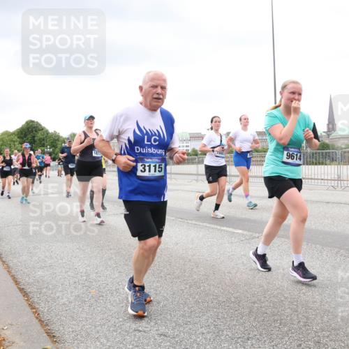 29.06.2025 - hella hamburg halbmarathon Lena Gebhardt http://msf.ph/oto/8290401 29.06.2025 10:55:45 Lombardsbrücke 1873, 3115, 9614, 1616, 1873, 1917, 2793, 3101, 3115, 3157, 3244, 3268, 3577, 4265, 4470, 4473, 4628, 4896, 5040, 5220, 5222, 5306, 5483, 5487, 5575, 5994, 6055, 6056, 6113, 6257, 6494, 6594, 7516, 7548, 7616, 7680, 7969, 8110, 8527, 8532, 8533, 8626, 8648, 9548, 9614, 9618, 9838, 9857, 9858, 9861, 9865, 9956, 10094, 10436, 10438, 10449, 10559, 10593, 10640, 10885, 11109, 11903, 11962, 11963, 12695, 12902, 13230, 14727, 15152, 16385 meine-sportfotos.de