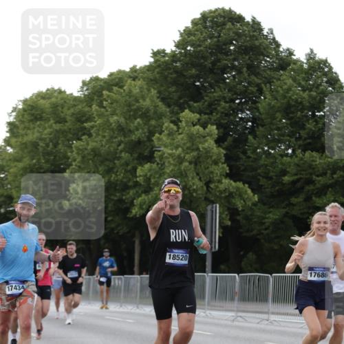 29.06.2025 - hella hamburg halbmarathon Jannik Wohlers http://msf.ph/oto/8290418 29.06.2025 10:04:13 Lombardsbrücke 1213, 1316, 1347, 1377, 1674, 2011, 2463, 2698, 2852, 3994, 4146, 4293, 5869, 6311, 9489, 10100, 10213, 10709, 10834, 10962, 12125, 12924, 13533, 13625, 15532, 16128, 16145, 16753, 16989, 16995, 17113, 17434, 17540, 17569, 17685, 17686, 17763, 18098, 18520, 18525 meine-sportfotos.de