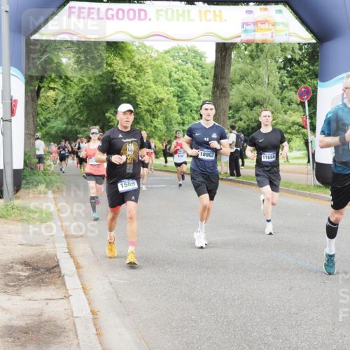 29.06.2025 - hella hamburg halbmarathon MichiJ http://msf.ph/oto/8290435 29.06.2025 10:33:28 Zwischen KM18-KM19 1424, 1569, 3785, 4270, 4997, 7709, 9159, 9585, 11291, 11688, 12643, 15651, 18862 meine-sportfotos.de