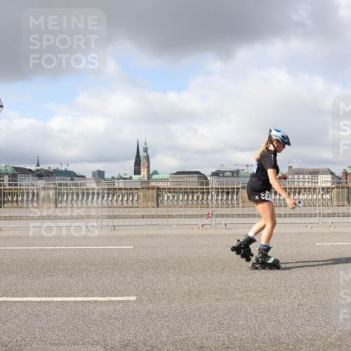 29.06.2025 - hella hamburg halbmarathon Lena Gebhardt http://msf.ph/oto/8290441 29.06.2025 09:05:48 Lombardsbrücke  meine-sportfotos.de