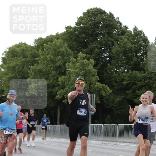 29.06.2025 - hella hamburg halbmarathon Jannik Wohlers http://msf.ph/oto/8290447 29.06.2025 10:04:13 Lombardsbrücke 1213, 1316, 1347, 1377, 1674, 2011, 2463, 2698, 2852, 3994, 4146, 4293, 5869, 6311, 9489, 10100, 10213, 10709, 10834, 10962, 12125, 12924, 13533, 13625, 15532, 16128, 16145, 16753, 16989, 16995, 17113, 17434, 17540, 17569, 17685, 17686, 17763, 18098, 18520, 18525 meine-sportfotos.de
