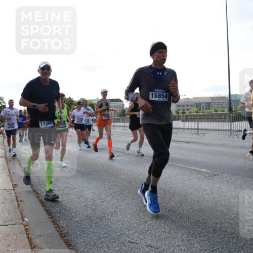 29.06.2025 - hella hamburg halbmarathon Lena Gebhardt http://msf.ph/oto/8290454 29.06.2025 09:58:44 Lombardsbrücke 2883, 17346, 6470, 16108, 13706, 15854, 7716, 1190, 1285, 1410, 1485, 1715, 1719, 1727, 1815, 1946, 1951, 2029, 2034, 2518, 2656, 2840, 2883, 2907, 3037, 3041, 3097, 3334, 3819, 3859, 3952, 4120, 4152, 4167, 4903, 5077, 5084, 5093, 5259, 5378, 5721, 5894, 6272, 6294, 6433, 6592, 6629, 6657, 6759, 6877, 6897, 7082, 7369, 7716, 7732, 7856, 7896, 8068, 8154, 8311, 8322, 8393, 8590, 8639, 8721, 8798, 8825, 9012, 9057, 9562, 9655, 9656, 9727, 9770, 10084, 10488 meine-sportfotos.de