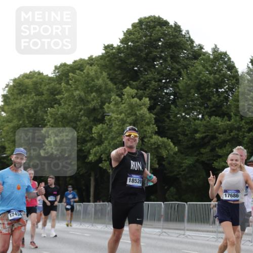 29.06.2025 - hella hamburg halbmarathon Jannik Wohlers http://msf.ph/oto/8290466 29.06.2025 10:04:13 Lombardsbrücke 1213, 1316, 1347, 1377, 1674, 2011, 2463, 2698, 2852, 3994, 4146, 4293, 5869, 6311, 9489, 10100, 10213, 10709, 10834, 10962, 12125, 12924, 13533, 13625, 15532, 16128, 16145, 16753, 16989, 16995, 17113, 17434, 17540, 17569, 17685, 17686, 17763, 18098, 18520, 18525 meine-sportfotos.de