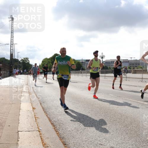 29.06.2025 - hella hamburg halbmarathon Lena Gebhardt http://msf.ph/oto/8290468 29.06.2025 09:46:21 Lombardsbrücke 7534, 18422, 1080, 1344, 1889, 1894, 2460, 2525, 3809, 3843, 3955, 4463, 4477, 4812, 4944, 5042, 6169, 6495, 7055, 7186, 7534, 7845, 7880, 7901, 8062, 8784, 8864, 8956, 9345, 10298, 10453, 10865, 10929, 11199, 11230, 11282, 11304, 11661, 11833, 12189, 12681, 12987, 13167, 13252, 13617, 13754, 13961, 14167, 14276, 14293, 15115, 15391, 15689, 15902, 16065, 16140, 16243, 16507, 16580, 16811, 16931, 16957, 17213, 17768 meine-sportfotos.de