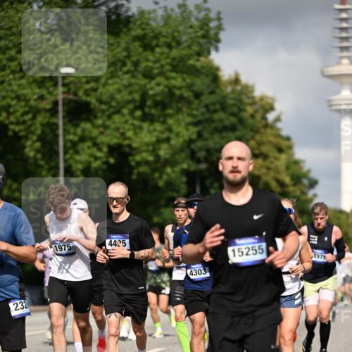 29.06.2025 - hella hamburg halbmarathon Dr. Thomas Lammeyer http://msf.ph/oto/8290477 29.06.2025 09:53:26 Kennedybrücke 1343, 1445, 1615, 1800, 1803, 1975, 2324, 2573, 2949, 3282, 3431, 3530, 4303, 4425, 4528, 5248, 5889, 6123, 6682, 7495, 7796, 8370, 8629, 8925, 9264, 9265, 9294, 9296, 9979, 10894, 10930 meine-sportfotos.de