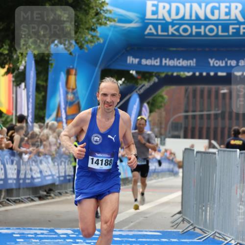 29.06.2025 - hella hamburg halbmarathon Strokosch-Dieckow http://msf.ph/oto/8290483 29.06.2025 10:19:54 Ziel 9255, 14188, 18848 meine-sportfotos.de